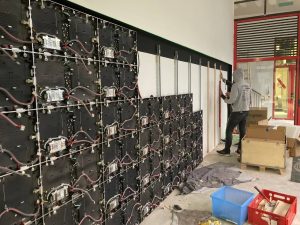 Aufbauanleitungen für LED-Module sind oft nur sehr rudimentär und manchmal fehlerhaft. Hier kommen die Fachexpertise und das Logistik-Knowhow von Distributoren vor Ort ins Spiel. Bildquelle: ((schwingung))